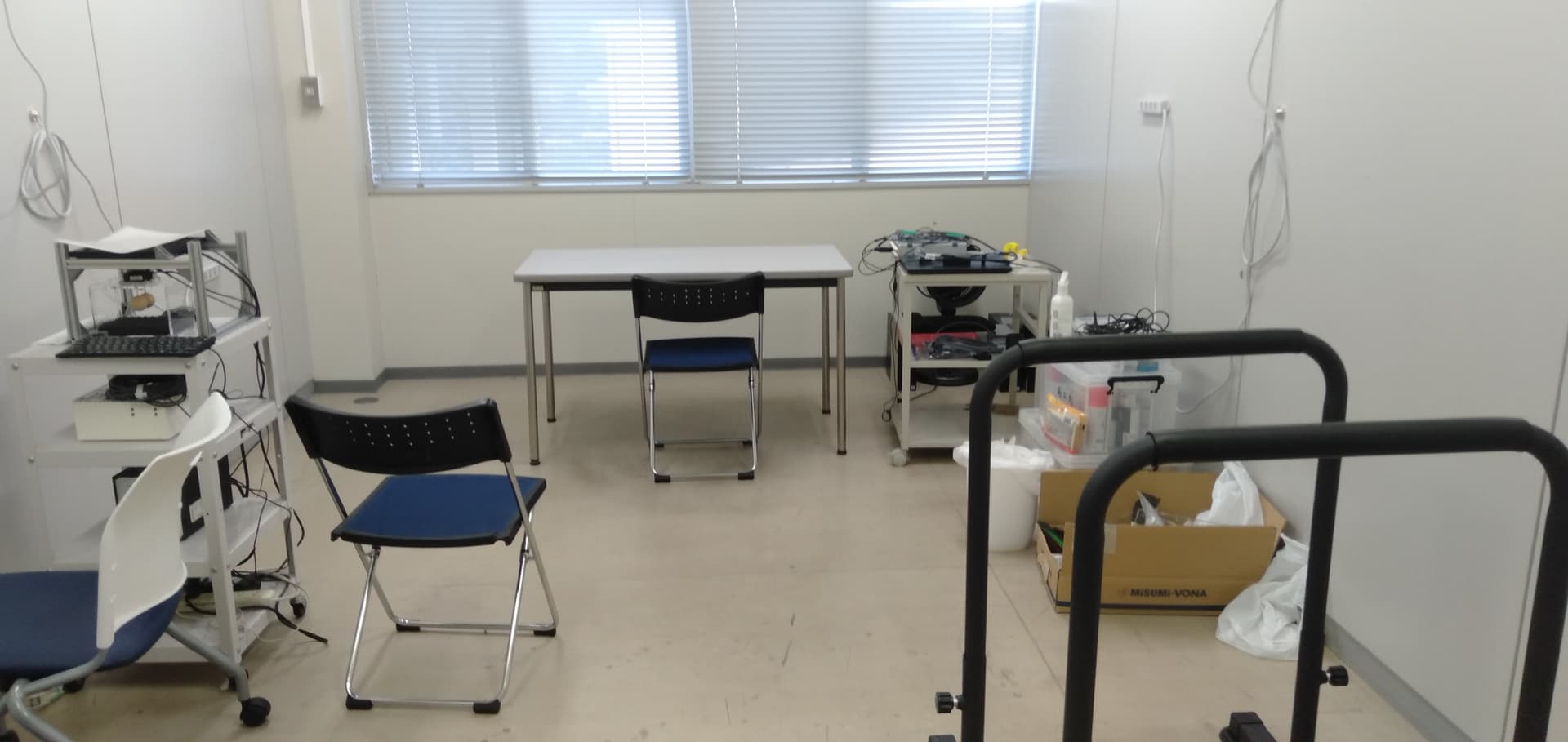 実験室208の様子